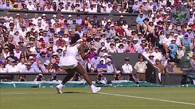 &Scaron;e&scaron;tojo Vimbldono titulo siekianti Serena Williams pusfinalyje įveikė Mariją &Scaron;arapovą