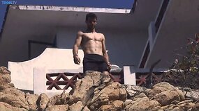 Grigoras Dimitrovas &scaron;oko nuo uolos į vandenį Meksikoje