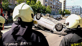 Vilniuje apsivertė automobilis: T.Ševčenkos gatvėje vairavo girtas