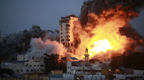 Raketų smūgiai iš Gazos į Izraelį ir atgal: bombarduojami namai