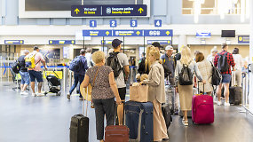 Keliautojai skundžiasi atšauktais ar nukeltais skrydžiais: ką daryti tokiu atveju ir kokia situacija oro uostuose?