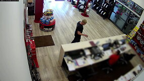 &Scaron;iaulių policija pra&scaron;o atpažinti padangas pavogusį vyrą
