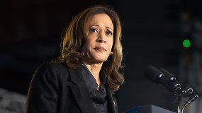 Rinkimus pralaimėjusi Kamala Harris: „Laikas pasiraitoti rankoves“