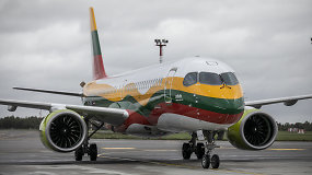 Vilniuje pirmą kartą nutūpė Lietuvos trispalve papuoštas lėktuvas
