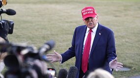 Donaldas Trumpas prie&scaron; i&scaron;vykdamas į Floridą: &bdquo;Zelenskis perlenkė lazdą&ldquo;