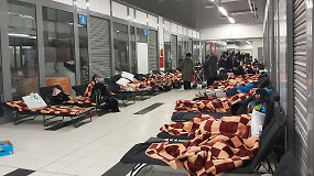 Ukrainos karo pabėgėliai apsigyveno buvusiame prekybos centre: i&scaron;sgandę žmonės krūpčioja net nuo įprastų garsų
