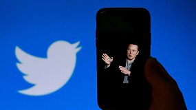 Vos tik įsigyjęs socialinių tinklų gigantą „Twitter“, Elonas Muskas iš karto atleido bendrovės vadovybę