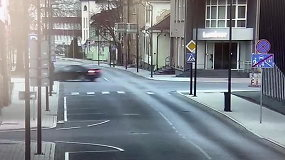 Panevėžyje nufilmuota avarija, iš kurios vairuotojas spruko