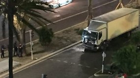 Šventė Nicoje virto siaubo naktimi – sunkvežimis traiškė žmones
