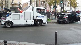 Prancūzijos policija rado trečią galimai su atakomis Paryžiuje susijusį automobilį