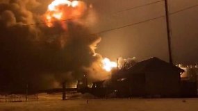 Rusijos Kursko srityje dega naftos saugykla – tai Ukrainos karinės žvalgybos operacija