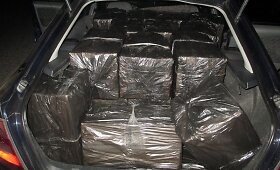 Po persekiojimo pasieniečiai sulaikė kontrabandinių cigarečių prigrūstą automobilį