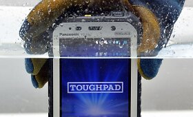 Tokijuje pristatytas smūgiams ir vandeniui atsparus &bdquo;Panasonic Toughpad FZ-X1&ldquo; i&scaron;manusis telefonas