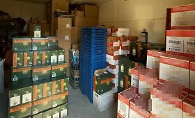 Kratų metu Kaune ir Jonavoje aptiktas didelis kiekis nelegalaus tabako ir alkoholio