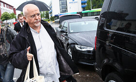 Į Vilnių privačiu lėktuvu atskrido dainininkas Peteris Gabrielis