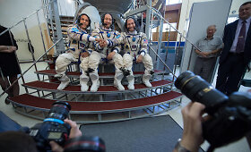 TKs pasiekė trys astronautai: Aleksandras Misurkinas, Markas Vande Hei ir Joe Acaba