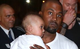 Pirmas Kim Kardashian ir Kanye Westo sūnaus Sainto susidūrimas su paparacais