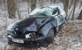 Prie Kulautuvos nuo kelio nuvažiavo BMW