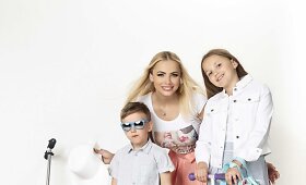 Goda Alijeva su vaikais įsiamžino vasari&scaron;koje fotosesijoje