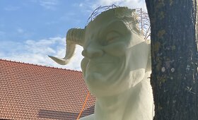 Pakruojo dvaras ruo&scaron;iasi gėlių festivaliui