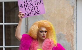 &bdquo;Queer&ldquo; kūrėjai į gatvės i&scaron;ėjo su plakatais