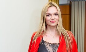 &bdquo;Prokurorų&ldquo; žvaigždutė Nora Lapinskienė demonstravo lino kolekciją