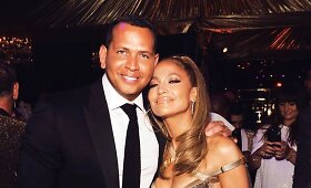 Jennifer Lopez at&scaron;ventė 50-ies metų gimtadienį