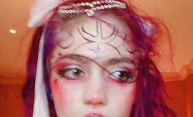 Kanadiečių dainininkė Grimes