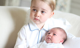 Pirmosios princo George'o ir jo sesers princesės Charlotte nuotraukos