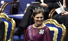&Scaron;vedijos karali&scaron;koji &scaron;eima Nobelio premijų įteikimo ceremonijoje