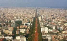 Berselonoje tūkstančiai žmonių suformavo didžiulę Katalonijos vėliavą