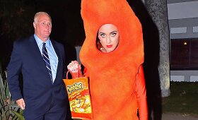 Katy Perry per Heloviną persirengė &bdquo;Cheetos&ldquo; tra&scaron;kučiu