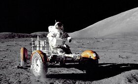 Mirė paskutinis Mėnulyje pabuvojęs JAV astronautas Eugene'as Cernanas