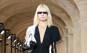 Victorios Beckham 2023 m. pavasario/vasaros kolekcija &bdquo;Ready to wear&ldquo;.