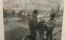 Berniukai i&scaron; 1991-ųjų sausio 13-osios nuotraukos: tada ir dabar