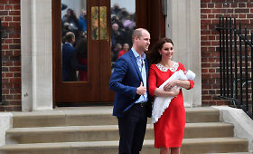 Princas Williamas ir Kembridžo hercogienė Catherine pristatė pasauliui naujagimį sūnų