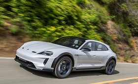 &bdquo;Porsche Mission E Cross Turismo&ldquo; i&scaron;riedės į gatves
