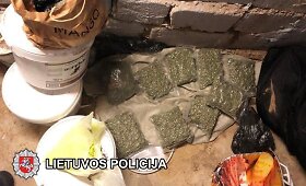 Pareigūnai sulaikė penkis vilniečius, besivertusius neteisėtu narkotinių medžiagų platinimu