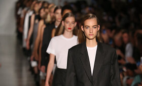DKNY 2016 m. pavasario-vasaros kolekcija