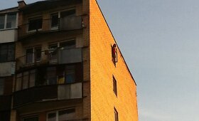 Vilniuje mergina i&scaron;&scaron;oko i&scaron; a&scaron;tunto auk&scaron;to