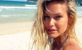 Modelis Bar Refaeli be makiažo