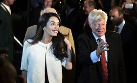 Į Atėnus darbo reikalais atvykusią Amal Clooney nustebino žiniasklaidos dėmesys