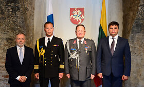 Kra&scaron;to apsaugos ministerijoje vyko i&scaron;kilminga Suomijos gynybos ata&scaron;ė Lietuvai pasikeitimo ceremonija