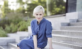 Dainininkė Bjelle pristato naują lietuvi&scaron;ko prekės ženklo &bdquo;Adatytė&ldquo; kolekciją
