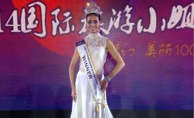 Konkurse &bdquo;Miss Tourism Queen International 2014&ldquo; praėjusių metų nugalėtoja Alisa Mi&scaron;kovska vilkėjo &bdquo;Inži&ldquo; suknelę