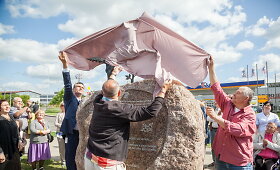 Vilkpėdės gatvėje Vilniuje atidengta mitologinė skulptūra