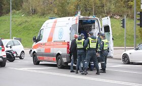 Vilniuje nukentėjo parblok&scaron;tas motociklininkas