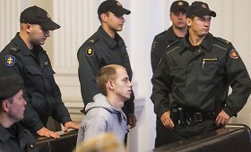 Trylikos kaltinamųjų byla dėl narkotikų platinimo 