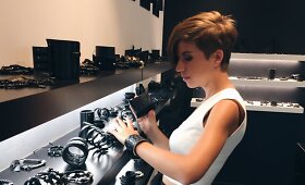 &bdquo;Fashion Vilnius&ldquo;: Simona Albavičiūtė i&scaron;simatavo naujus &bdquo;The Dark&ldquo; papuo&scaron;alus 