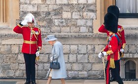 Vėliavos pagerbimo paradu pažymėtas karalienės Elizabeth II 95-asis gimtadienis